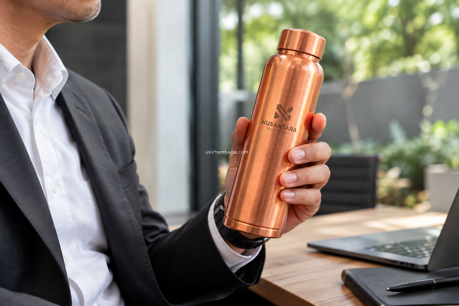 Tumbler Tembaga Ukir Logo dengan Karakter Handmade